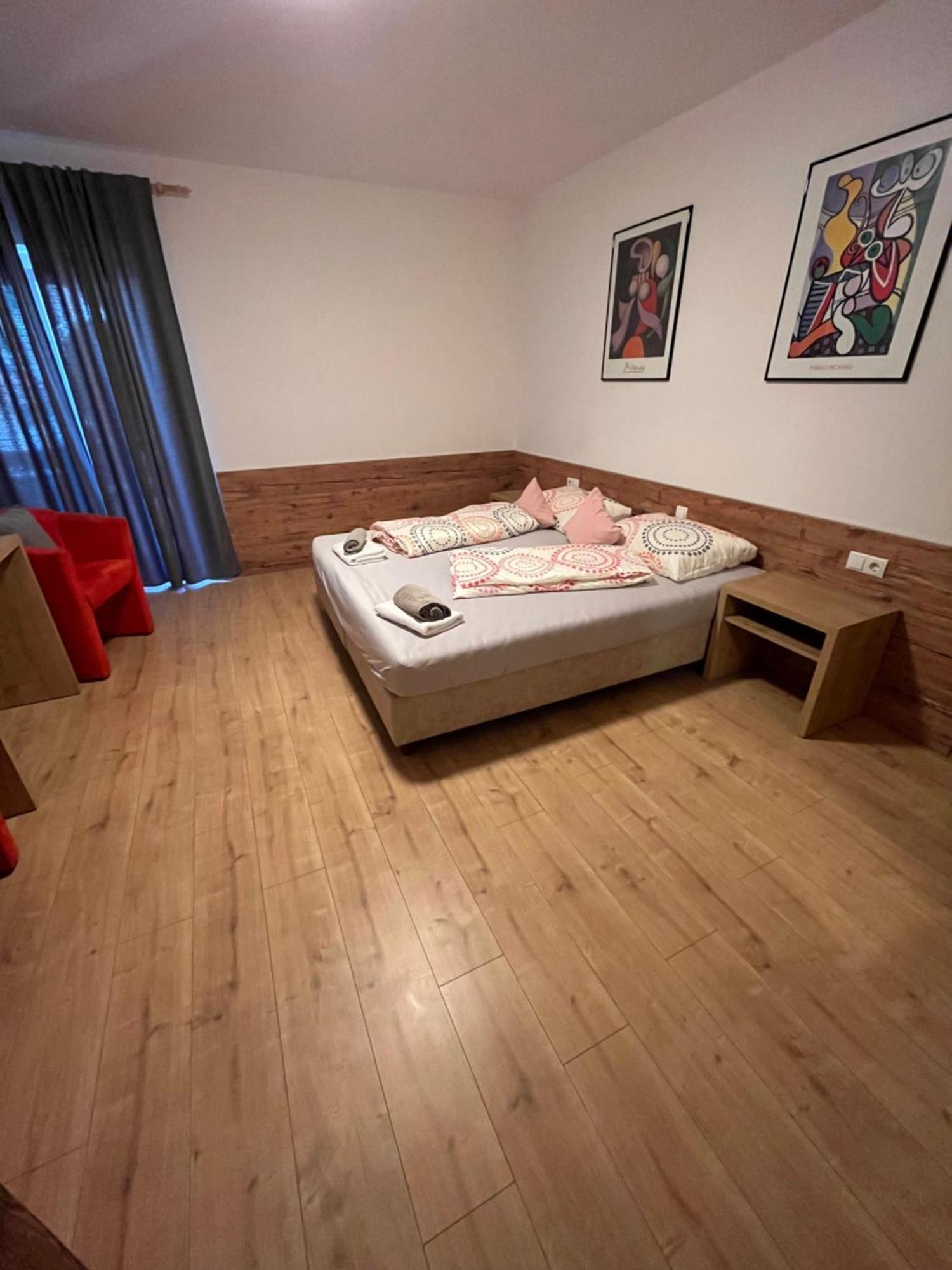 Hotel Krone Morter エクステリア 写真